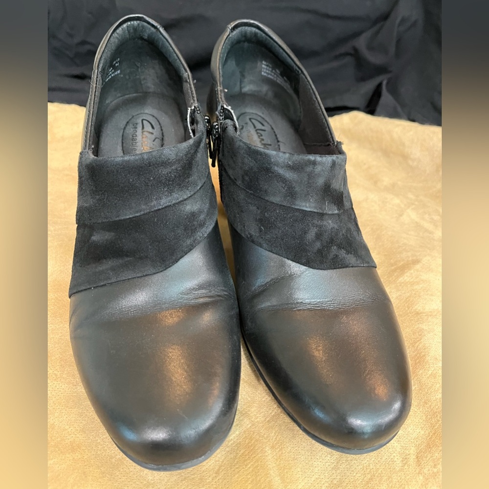 Clarks Bendables Leather Booties Black SZ 9 GOOD Condition